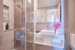 Căn Hộ 3 Phòng Ngủ (Three-Bedroom Apartment)