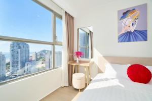 Căn Hộ 3 Phòng Ngủ (Three-Bedroom Apartment)