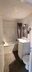 Appartements Studio tout equipe refait a neuf : photos des chambres