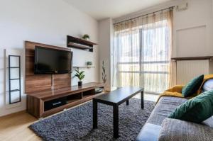 Golden Apartments Warsaw - Big and Bright Apartment in Platinum Towers- Browary- Grzyb61A