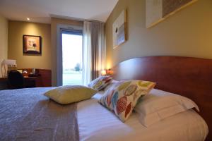 Hotels Hotel du Golf Saint Lazare : photos des chambres