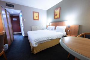 Hotels Holiday Inn Calais-Centre, an IHG Hotel : photos des chambres