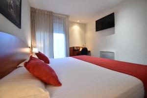 Hotels Hotel du Golf Saint Lazare : photos des chambres