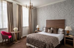Classic Double Room room in Brandshatch Place & Spa