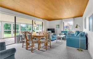 3 Bedroom Lovely Home In Hjørring