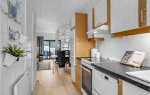 2 Bedroom Cozy Apartment In Blokhus