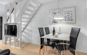 2 Bedroom Cozy Apartment In Blokhus