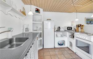 Gorgeous Apartment In Blokhus With Wifi