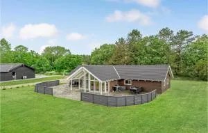 Four-Bedroom Holiday Home In Romo - Vesterhede