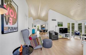 Three-Bedroom Holiday Home In Vejers Strand