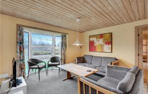 5 Bedroom Pet Friendly Home In Oksbøl