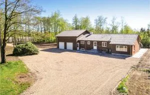 Five-Bedroom Holiday Home In Kibak - Brande