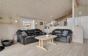 Nice Home In Hovborg With Kitchen