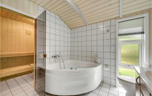 Nice Home In Ringkøbing With Kitchen