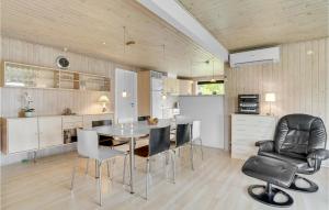 3 Bedroom Amazing Home In Hurup Thy