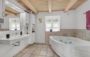 4 Bedroom Nice Home In Ulfborg