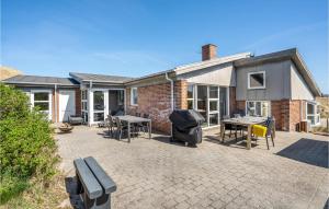 Awesome Home In Ringkøbing With Wifi