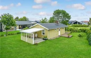2 Bedroom Awesome Home In Juelsminde - Sønderby