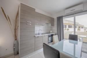 Mareverde Poolview Studio O006