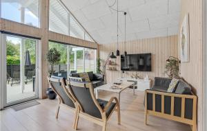 7 Bedroom Cozy Home In Sydals