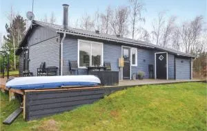 Three-Bedroom Holiday Home In Allingabro - Allingåbro