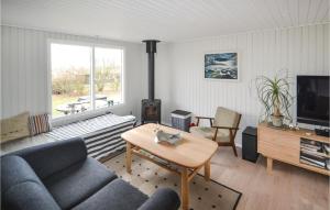 Three-Bedroom Holiday Home In Allingabro