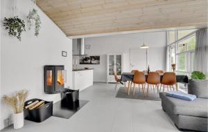 Cozy Home In Sjølund With House Sea View