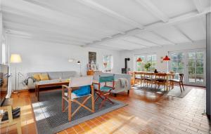 4 Bedroom Awesome Home In Glesborg