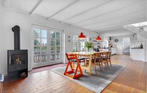 4 Bedroom Awesome Home In Glesborg