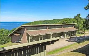 2 Bedroom Nice Apartment In Allinge - Vang