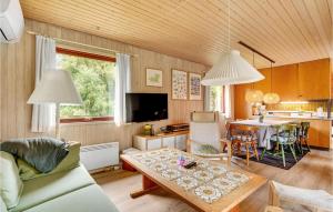 Three-Bedroom Holiday Home Blåvand With A Fireplace 05