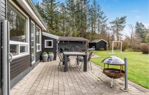 2 Bedroom Stunning Home In Hals