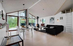 Three-Bedroom Holiday Home In Albak