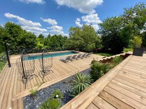 Magnifique maison en pierre avec belle piscine