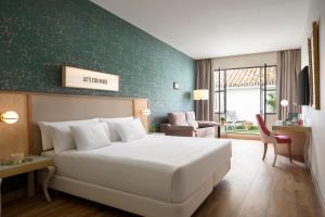 King Room with Balcony - Legend Terrace room in Fontecruz Sevilla Seises