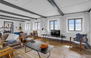 Cozy Home In Øster Assels With Wifi