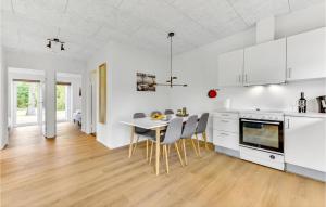 3 Bedroom Awesome Home In Ringkøbing