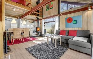 2 Bedroom Cozy Home In Dronningmølle