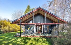 2 Bedroom Cozy Home In Dronningmølle