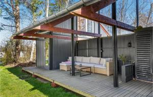 2 Bedroom Cozy Home In Dronningmølle