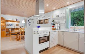 Awesome Home In Ebeltoft With Wifi