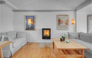 Beautiful Home In Ebeltoft With Kitchen