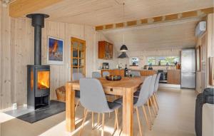 Gorgeous Home In Rønde With Wifi