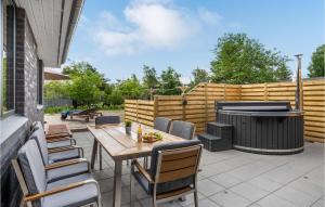 Cozy Home In Juelsminde With Wifi