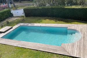 Maisons de vacances Duplex house with private pool near the sea : Maison de Vacances