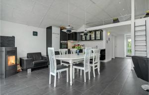 Beautiful Home In Børkop With Kitchen
