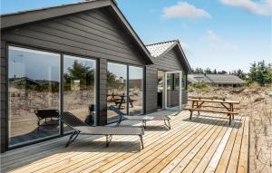 Three-Bedroom Holiday Home In Hvide Sande