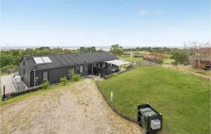 Four-Bedroom Holiday Home In Glesborg - Glesborg