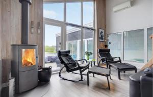 Amazing Home In Ebeltoft With Kitchen