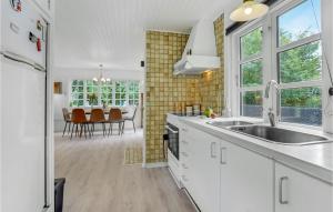 2 Bedroom Cozy Home In Væggerløse